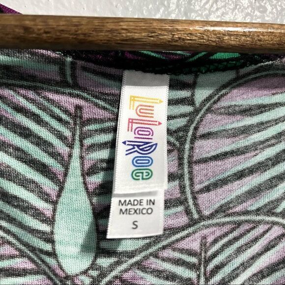 Lularoe Classic T Shirt Size S - Picture 4 of 5